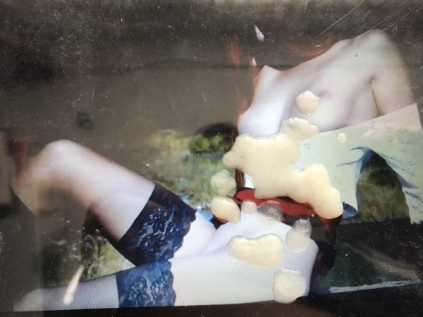 <p>Deze lekkere mooie meid wilde haar geile body helemaal door mij ondergespoten laten worden!</p>