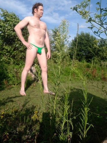 <p>Arroyman zungas bulge thong. Super gewaagde string voor op het strand. Ideaal om een cockring eronder aan te doen.</p>