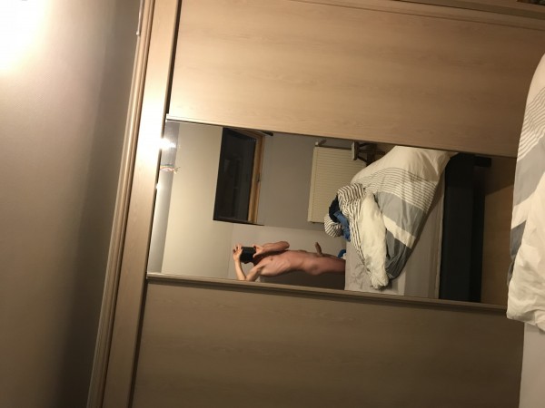 <p>Heb het te warm voor kledij En heet dat ik ben Zo een zin om een geile dame te neuken</p>