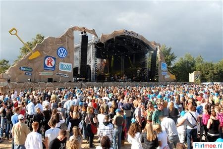 <p>podium almere stand fest</p>