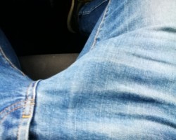 Pff weer zo geil tijdens werk t voorvocht plakt in me broek hihi