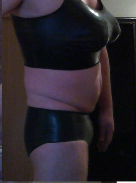 <p>al latex sletje tentoongesteld</p>
