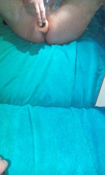 <p>diep in mijn slette kutje</p>