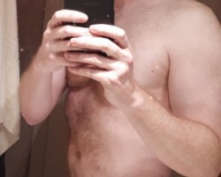 Mijn nieuwe zwemslip van Arroyman Zungas : De bulge buns bikini in latex cobalt blauw. Deze heeft een elastiek die in de reet kruipt zodat de billen goed geaccentueerd worden.
